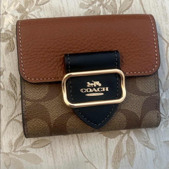 Coach Signature Saddle Shoulder Bag with matching wallet set - Picture 6 of 7